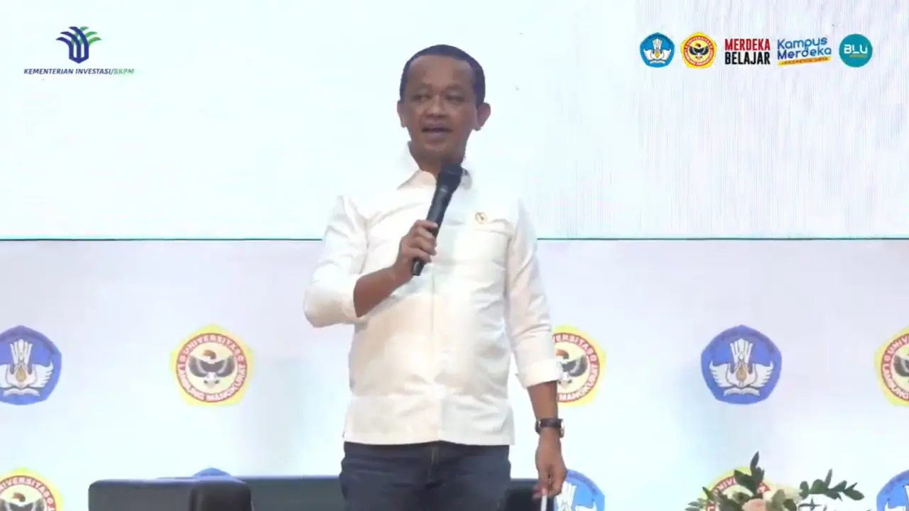 Menteri Investasi/Kepala Badan Koordinasi Penanaman Modal (BKPM) Bahlil Lahadalia dalam Kuliah Umum di Universitas Lambung Mangkurat, Banjarbaru, Kamis (2/5/2024). (Arief/Liputan6.com)