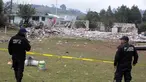 Sebuah rumah yang digunakan sebagai gudang kembang api di negara bagian Puebla, Meksiko, meledak, Selasa (9/5). Sedikitnya 14 orang, termasuk 11 anak-anak, tewas dan sejumlah lainnya terluka dalam ledakan tersebut. (JOSE CASTAÑARES/AFP)