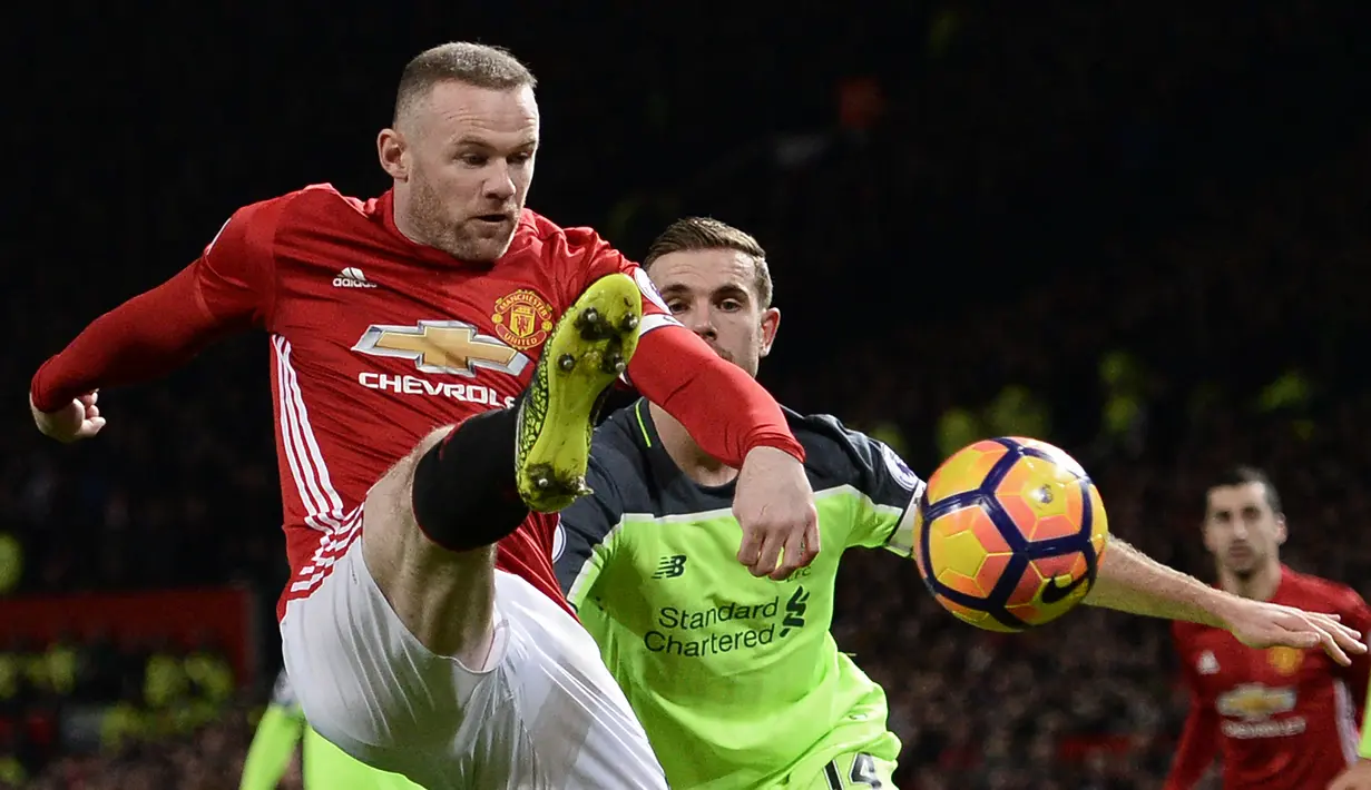 Wayne Rooney. Ia berusia 18 tahun saat didatangkan dari Everton dengan nilai 20 juta pound pada musim 2004/2005. Total 13 musim bersama Manchester United, ia tampil dalam 559 laga dengan mencetak 253 gol. Ia dilepas gratis ke Everton pada 2017 saat kontraknya berakhir. (Foto: AFP/Oli Scarff)