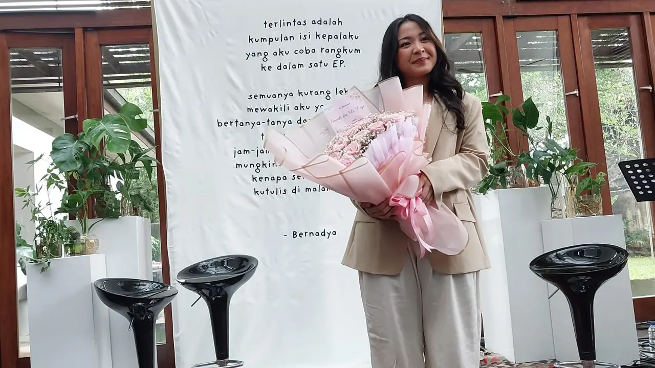 Bernadya menuangkan isi kepalanya lewat EP terlintas