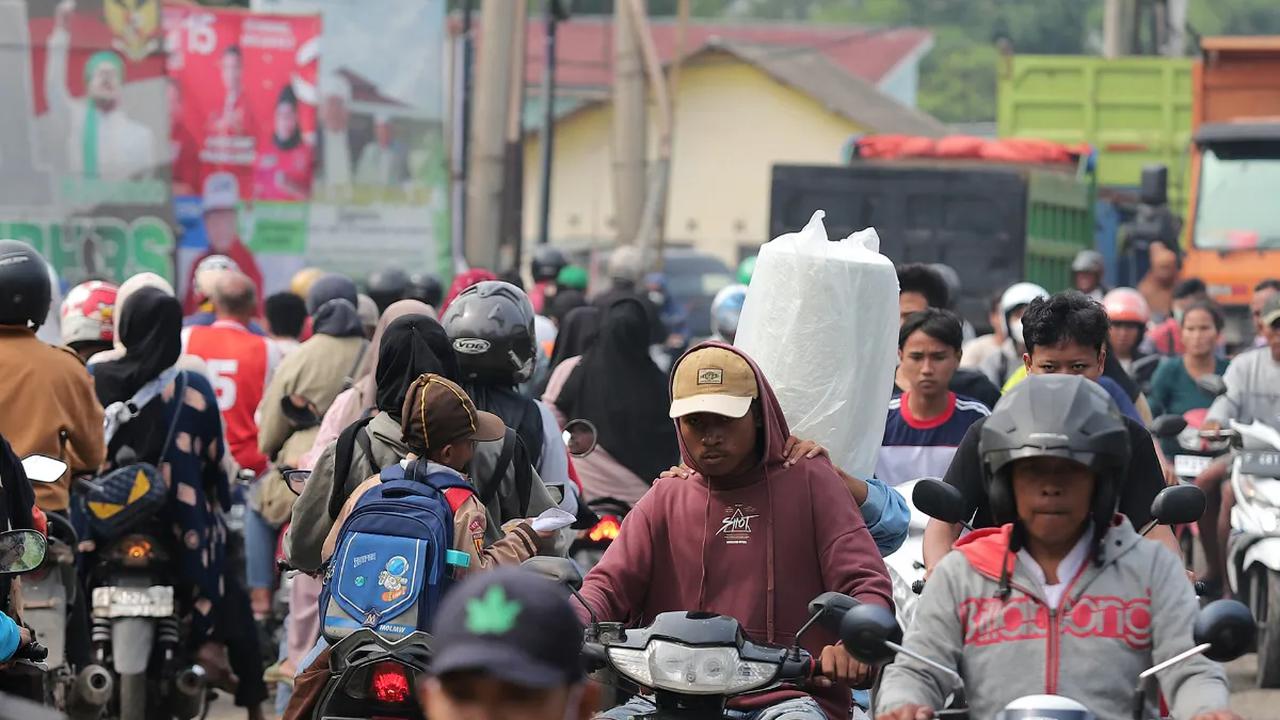 Puncak arus mudik libur Natal diprediksi terjadi pada 22-23 Desember 2023. Sedangkan arus balik diprediksi 26-27 Desember 2023.
