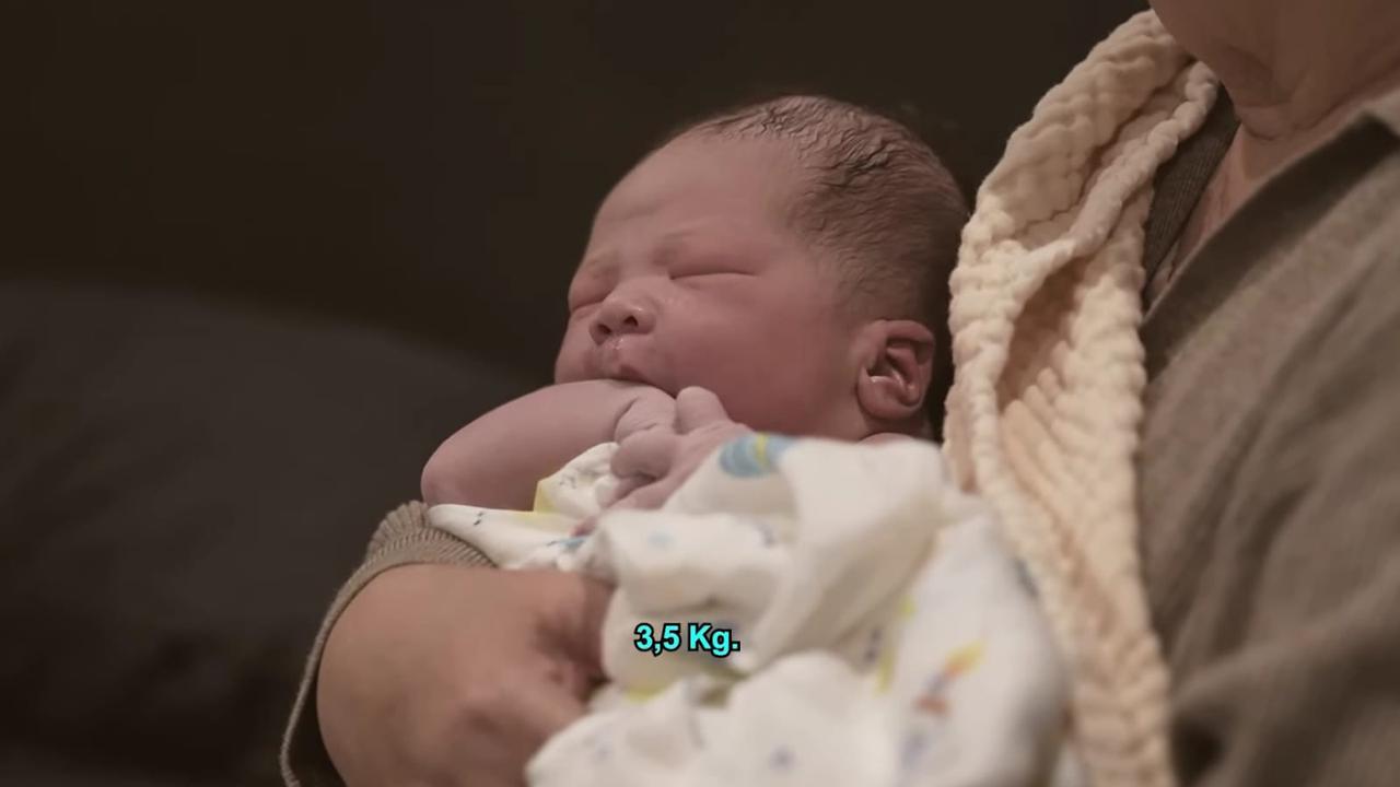 7 Potret Baby Issa saat Pertama Bertemu Sang Adik 'Dudung', Penuh Kebahagiaan dan Cinta