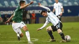 Lionel Messi tampil gemilang dengan memborong dua gol kemenangan Tim Tango. Dua gol Argentina lainnya dicetak oleh Alejandro Gomez dan Lautaro Martinez. Sementara itu, satu gol hiburan Bolivia dicetak oleh Erwin Saavedra. (AP/Bruna Prado)