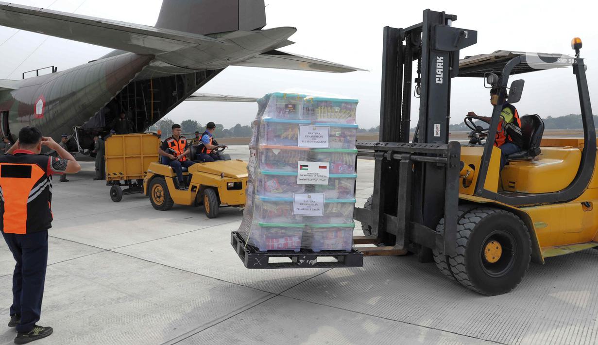 Kemudian, Kapolri Jenderal Listyo Sigit Pramono, Panglima TNI Laksamana Yudo Margono, dan KSAD Jenderal Agus Subiyanto. (Liputan6.com/Herman Zakharia)