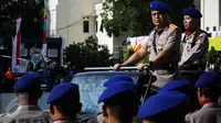 Wakapolri Komjen Pol. Syafruddin mengecek pasukan pada upacara peringatan hari ulang tahun (HUT) Kepolisian Perairan dan Udara (Pol Airud) yang ke-66 di Jakarta, Kamis (1/12). (Liputan6.com/Faizal Fanani)