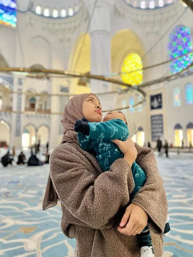 Potret Cantik Anastasia Adelline Adik Gita Savitri yang Pilih Punya Anak