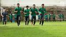 Timnas Indonesia U-19 jalani sesi latihan di Stadion Padonmar, Yangon, Jumat (9/9). Dalam sesi latihan, skuad Garuda Nusantara digenjot untuk transisi pemain dan melepas tembakan jarak jauh. (Liputan6.com/Yoppy Renato)