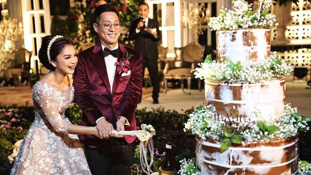 Potret perjalanan cinta Putri Titian dan Junior Liem