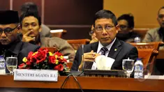 Menteri Agama Lukman Hakim Saifudin saat rapat dengan DPR, Jakarta, Rabu (22/4/2015). Menag memastikan, ongkos ibadah haji tahun ini turun menjadi 2.717 dolar Amerika Serikat atau sekitar Rp33,9 juta per jemaah. (Liputan6.com/Andrian M Tunay)