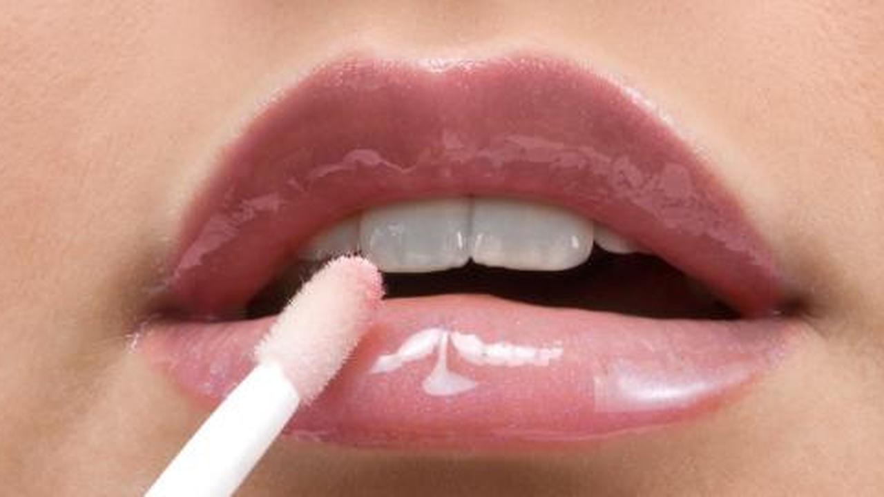 7 Tips merawat bibir pecah-pecah