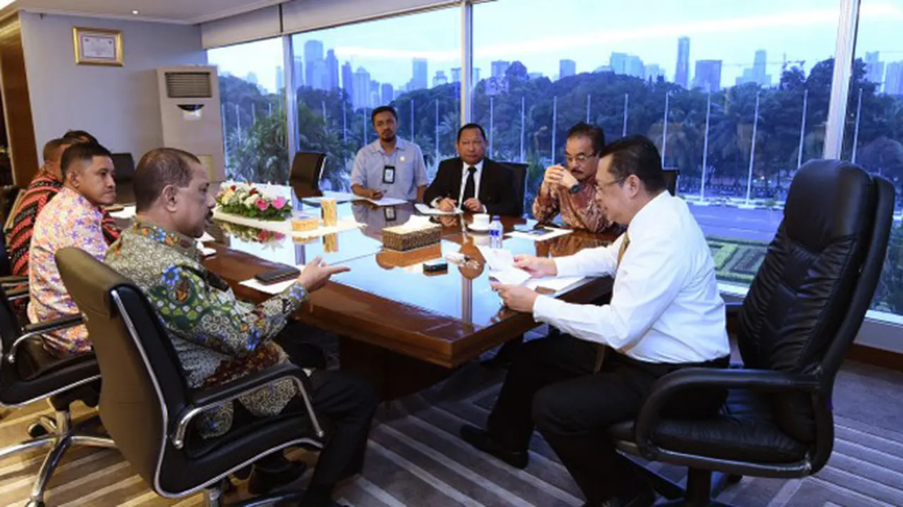 Ketua DPR RI bersama Wali Kota Ambon