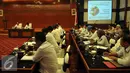 Suasana rapat pimpinan di Kemenaker, Jakarta, Rabu (1/6). Rapat membahas tindak lanjut hasil lawatan Menaker ke Timur Tengah, Arab Saudi, Qatar dan Uni Emirat Arab. (Liputan6.com/Johan Tallo)