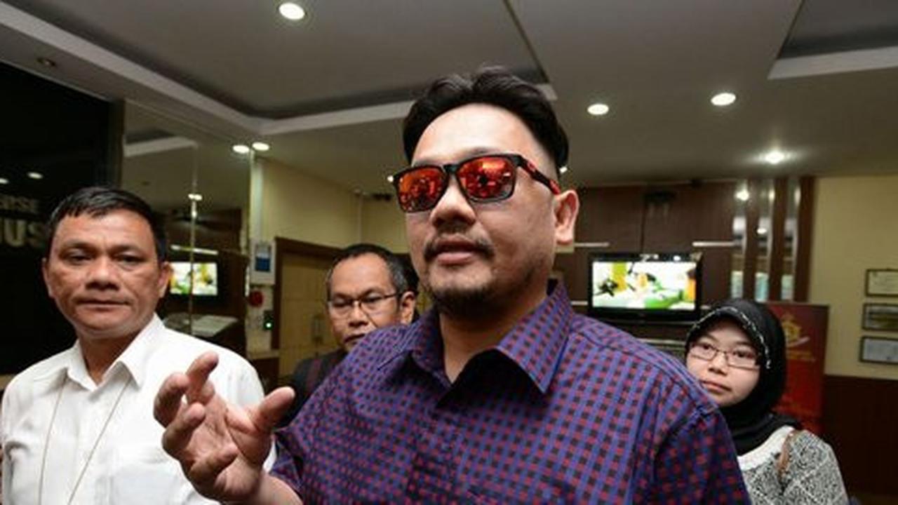 Jika berkicau lagi, Farhat Abbas bayar Rp 100 juta per tweet?