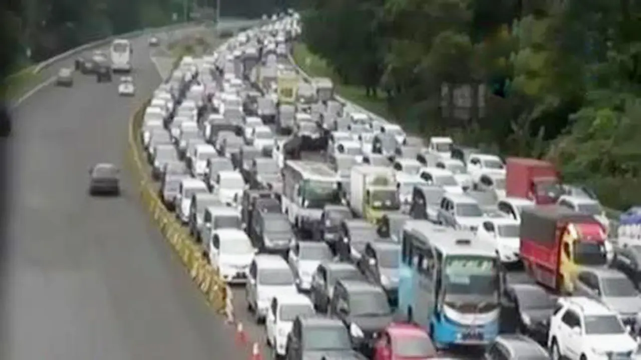 Segmen 2: Macet Puncak hingga Kontoversi Jilbab Halal