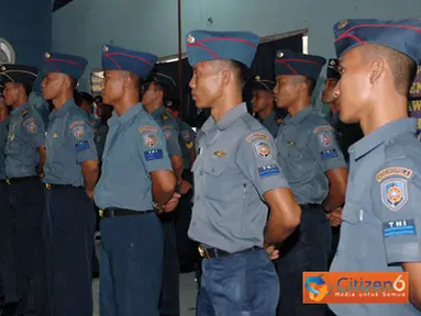 Citizen6, Surabayal: Latihan praktek yang akan berlangsung selama 52 hari tersebut, dibuka Komandan Pusat Pendidikan Khusus (Danpusdiksus) Komando Pendidikan Operasi Laut, Kolonel Laut (P) Zaenal Akbar. (Pengirim: Penkobangdikal)