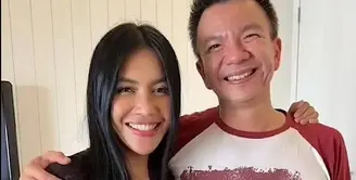 Kebahagiaan dirasakan Jerry Aurum mantan suami Denada Tambunan. Melalui akun instagramnya, Jerry membagikan momen pertemuannya dengan putrinya setelah 4,5 tahun. Berikut beberapa potretnya. [Instagram/jerryaurum]