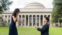 Belva Delvara melamar kekasihnya, Sabrina Anggraini di halam kampus MIT di AS (dok.Instagram/@belvadevara/https://www.instagram.com/p/CUl6Wudsir8/Komarudin)
