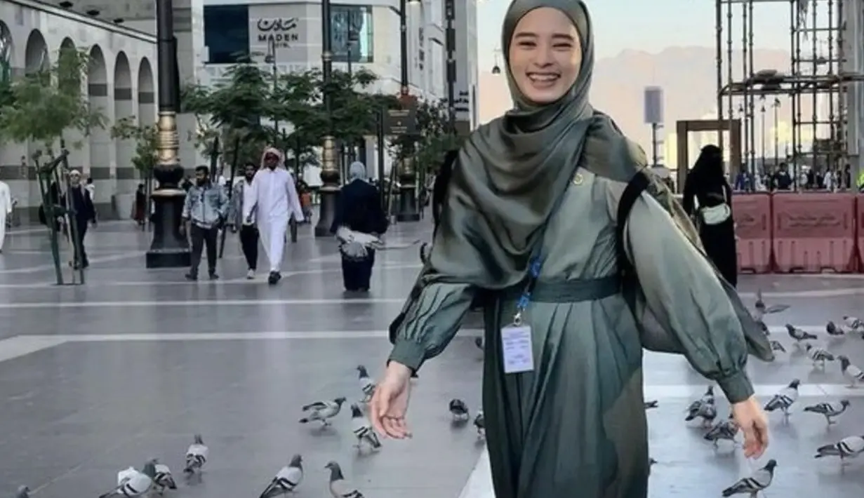<p>Inara Rusli memang sering membagikan kegiatannya di media sosial, termasuk saat sedang ibadah umrah.</p>