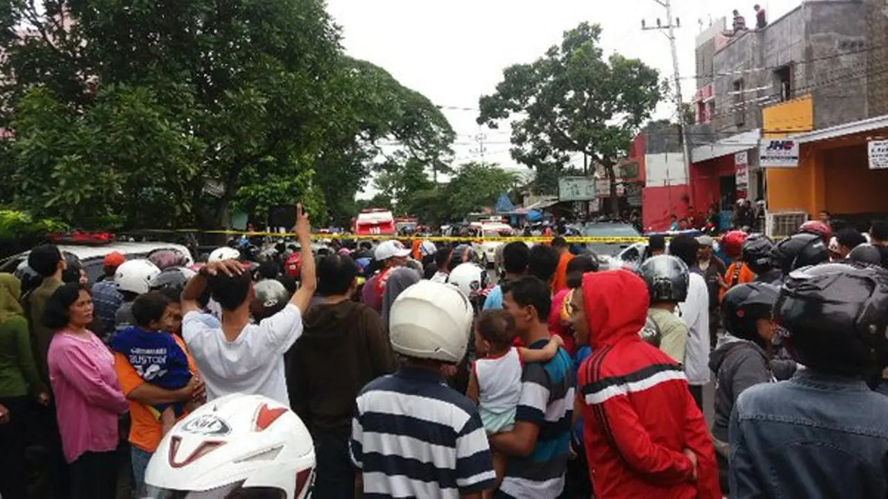Nahas! Pesawat Latih TNI AU Jatuh di Pemukiman Warga di Malang