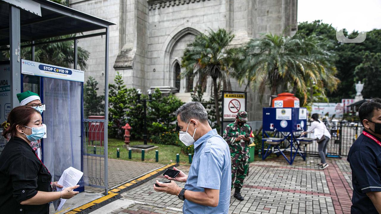 Misa Malam Natal di Gereja Katedral Terapkan Protokol Kesehatan yang Ketat