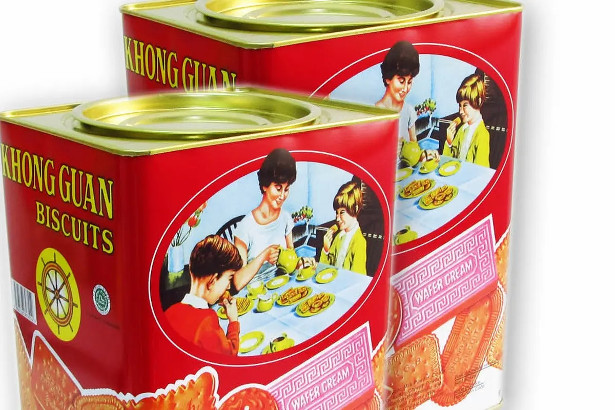 Lukisan Keluarga di Kaleng Biskuit Khong Guan