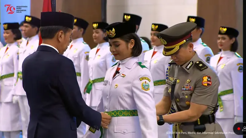 Pengukuhan 76 anggota Pasukan Pengibar Bendera Pusaka (Paskibraka) yang akan bertugas saat peringatan HUT ke-79 RI di Istana Negara Ibu Kota Nusantara (IKN), Kalimantan Timur, pada 17 Agustus 2024.