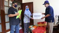 Pupuk Indonesia Bagikan Ratusan Paket Sembako Kepada Masyarakat Kemanggisan Jakarta Barat (Dok: Pupuk Indonesia)