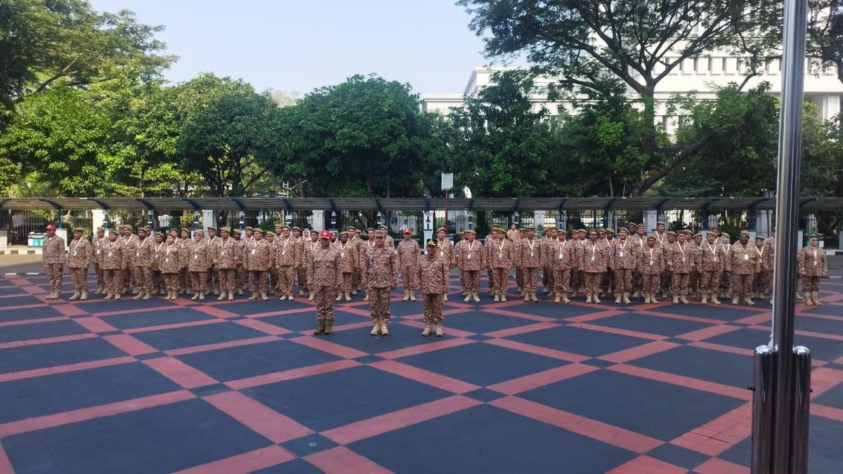 Kepala daerah peserta retret gelombang kedua mengikuti apel di Kantor Kemendagri, Jakarta, Minggu (22/6/2025).