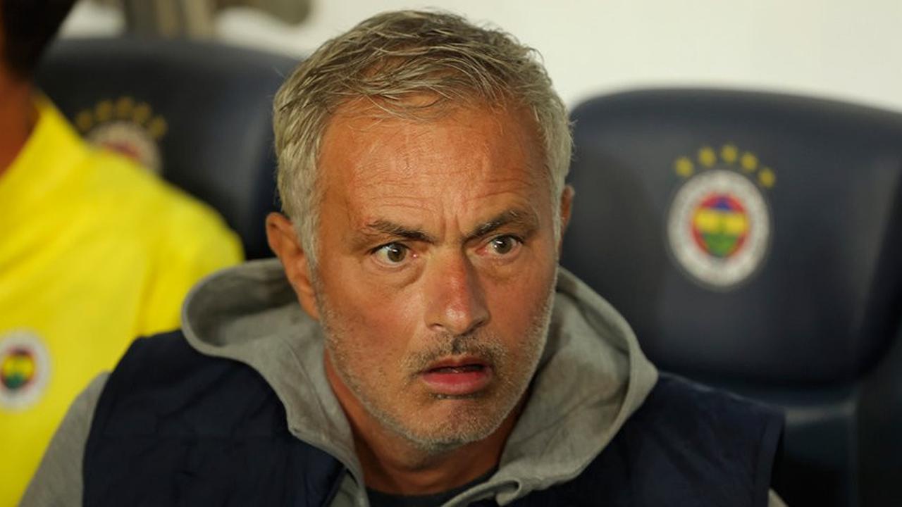 Gara-Gara Bilang 'Melompat Seperti Monyet' Jose Mouriho Dianggap Rasis di Liga Turki