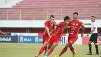 Pemain muda Persija Jakarta, Alfriyanto Nico, berselebrasi setelah berhasil mencetak gol ke gawang Persebaya Surabaya dalam laga pekan ke-15 BRI Liga 1 2022/2023 di Stadion Maguwoharjo, Sleman, Jumat (16/12/2022) sore WIB. (Dok. Persija Jakarta)