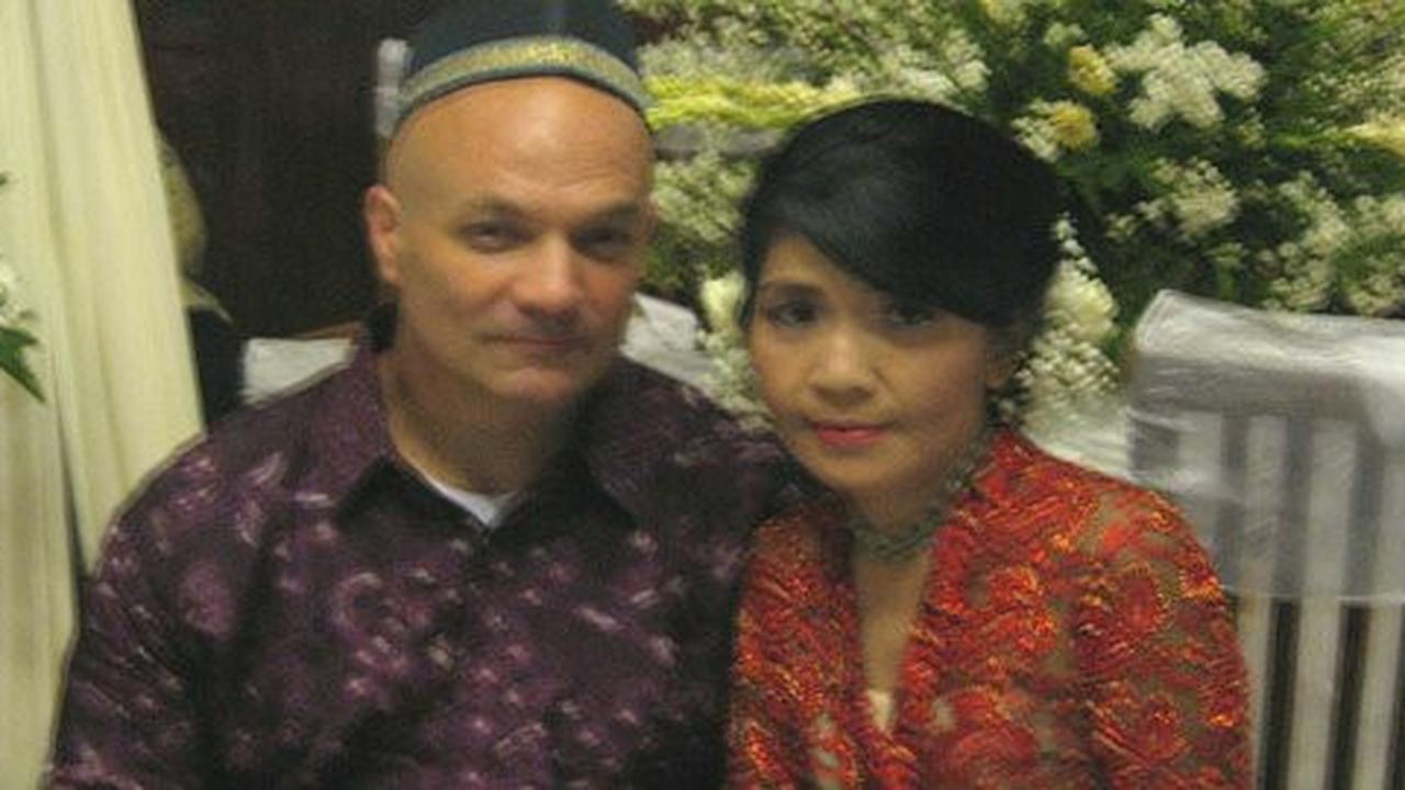 Berderai air mata, bule mualaf ini buktikan Allah Maha Besar