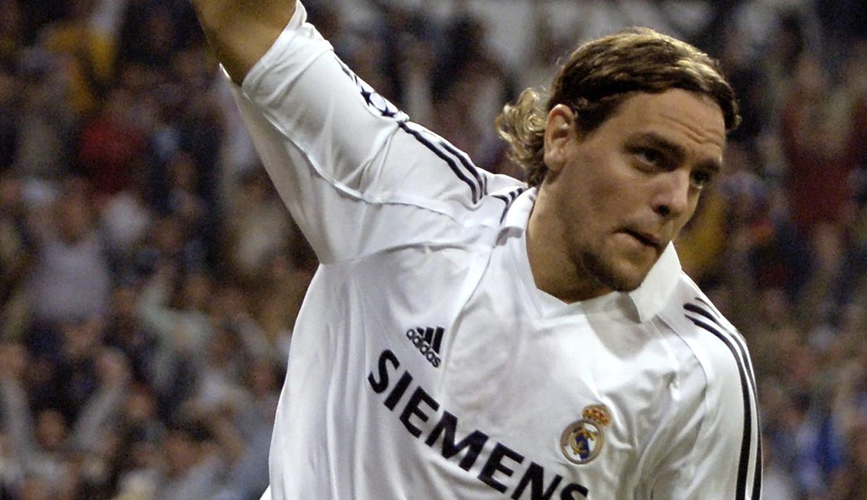 4. Jonathan Woodgate - Woodgate bergabung ke Madrid dengan masalah cedera pungung yang diderita sejak berada di Newcastle United. Parahnya lagi, ketika debutnya bersama Real Madrid, Woodgate menciptakan gol bunuh diri serta diganjar kartu merah. (AFP/Marcello Rubio)