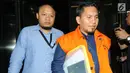 Bupati Bener Meriah Ahmadi usai menjalani pemeriksaan perdana pasca ditahan OTT di Gedung KPK, Jakarta, Rabu (18/7). KPK menjadwalkan pemeriksaan terhadap 7 saksi terkait dengan kasus suap Dana Otonomi Khusus (DOK) Aceh. (Merdeka.com/Dwi Narwoko)