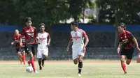 Aksi pemain Persis Solo saat beruji coba melawan Persiba Bantul di Stadion Sriwedari, Jumat (28/10/2022). (Dok. Persis)