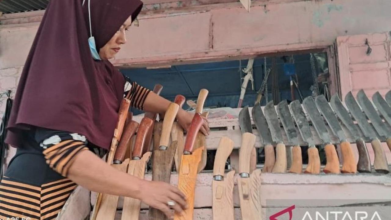 Perajin Besi Sayur Matinggi Bangkit Kembali, Produksi Alat Pertanian Pascabencana