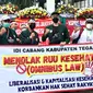 IDI beserta anggota organisasi lain demo atau unjuk rasa di depan Gedung DPR pada Senin (28 November 2022) soal RUU Omnibus Law Kesehatan. (Foto: Ade Nasihudin)