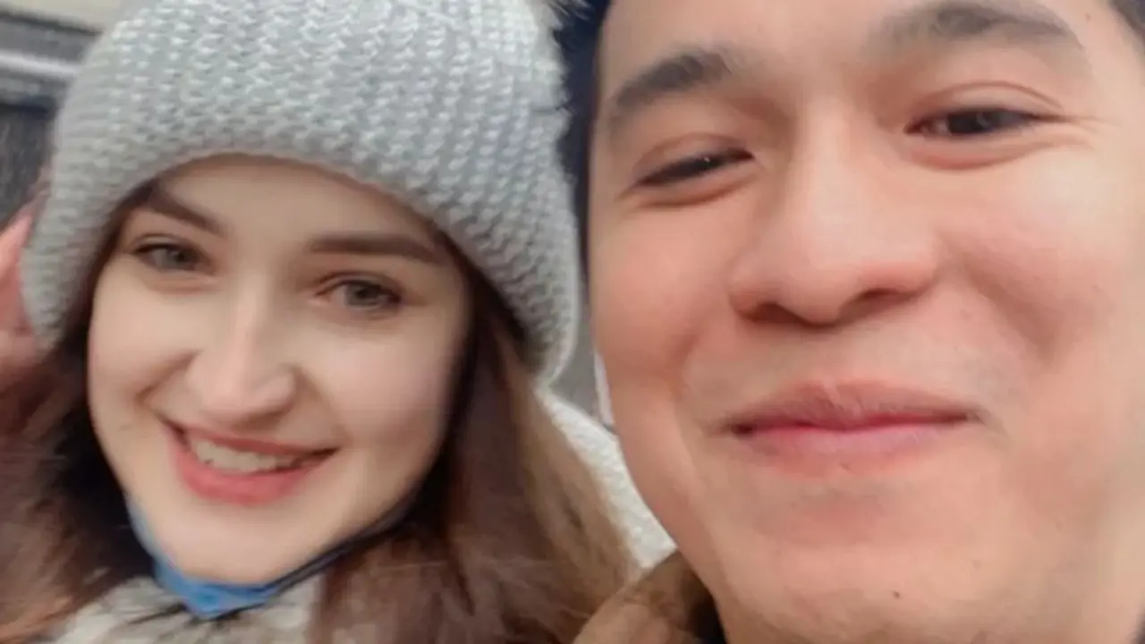 Girry Pratama dan bule yang tengah dekat dengannya.