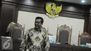 Mohamad Sanusi tersenyum usai menjalani sidang lanjutan dengan menghadirkan Sugianto Kusuma (Aguan) dan anaknya, Richard Halim Kusuma di Pengadilan Tipikor, Jakarta, Rabu (7/9). (Liputan6.com/Helmi Afandi)