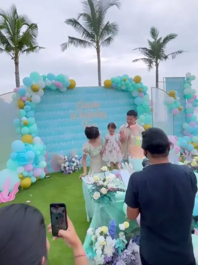 [Fimela] Ultah Anak Shandy Aulia