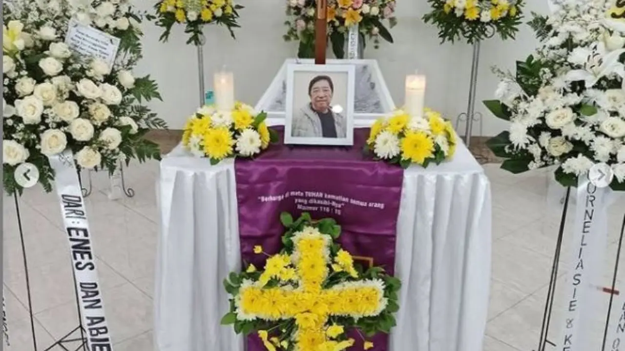 Ayah Leony Vitria meninggal dunia