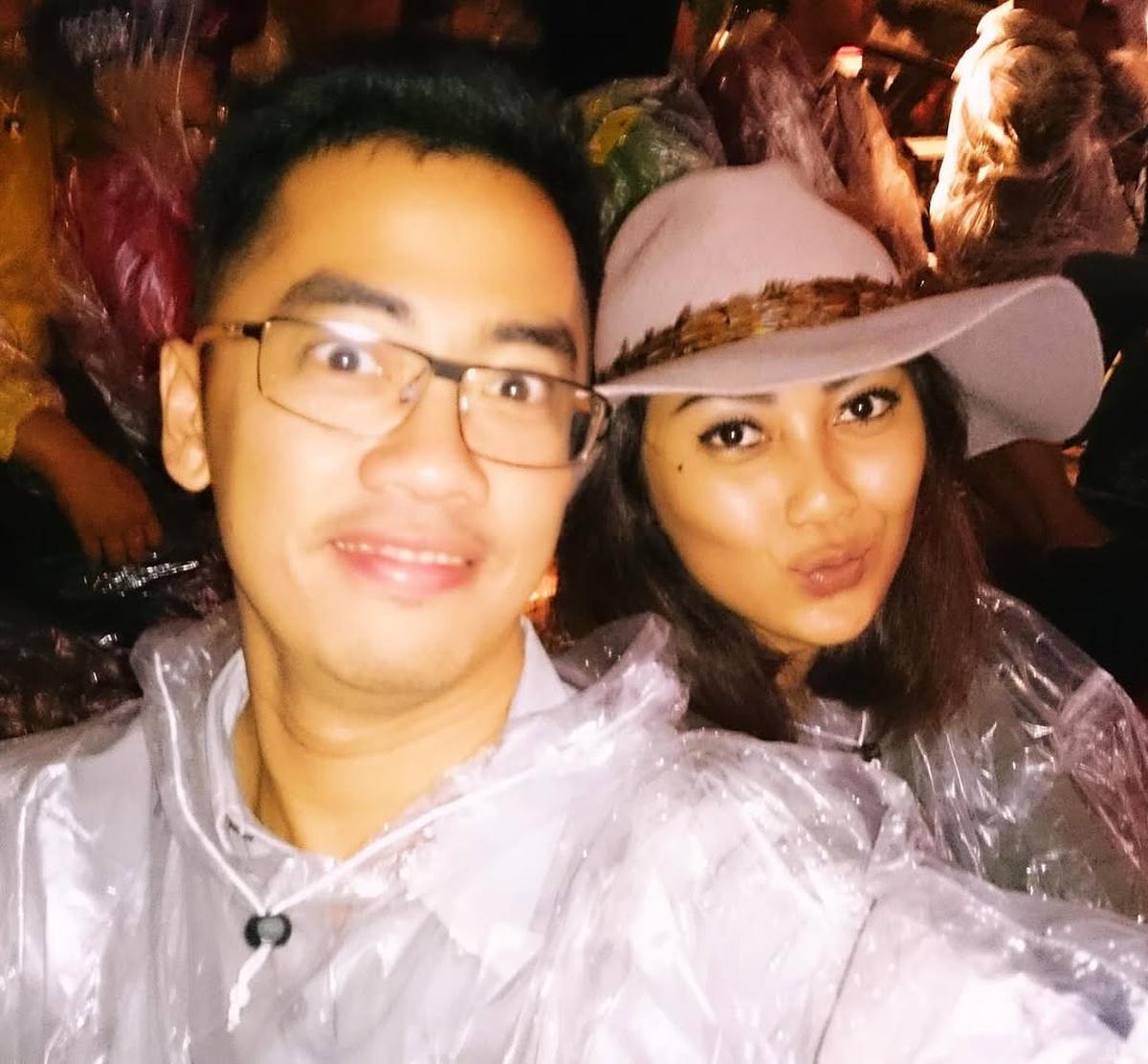 Rayakan Anniversary, Dennis Adhiswara Unggah Foto Masa Pacaran dengan Istri Tercinta