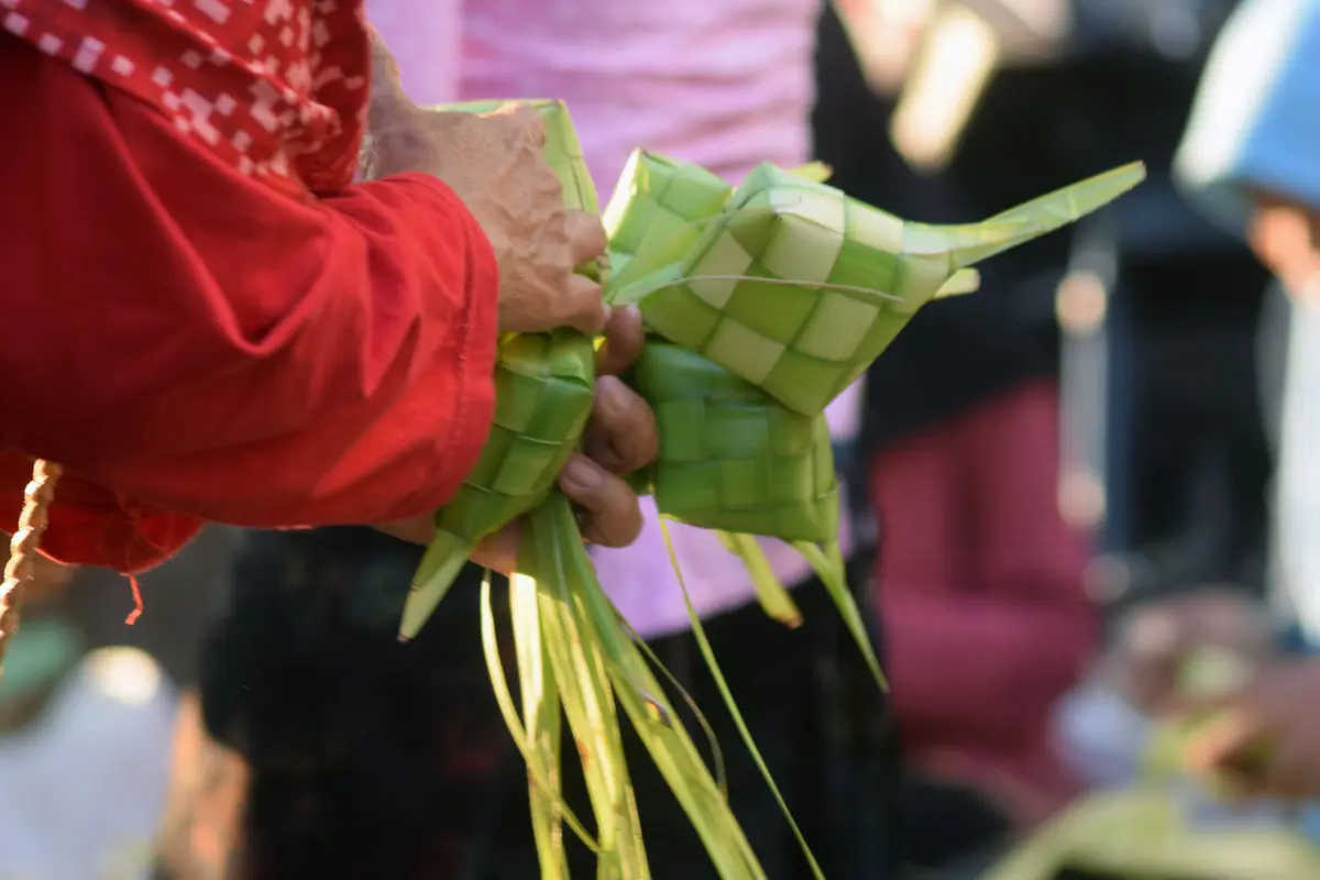 Pedagang Musiman Ketupat Lebaran