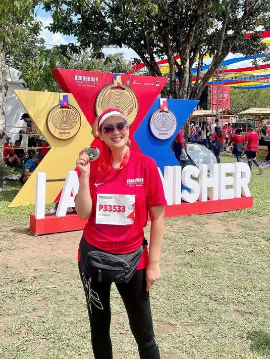 Meski telah mengikuti beberapa kali lomba lari, ia mengaku paling berkesan dalam lomba marathon kali ini. [Instagram/irawbw]