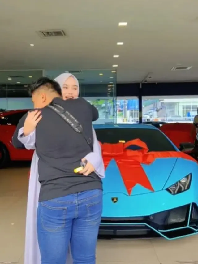 Suami Selalu Siaga Selama Istri Hamil, Wanita Ini Beri Hadiah Mobil Mewah Rp6 Miliar