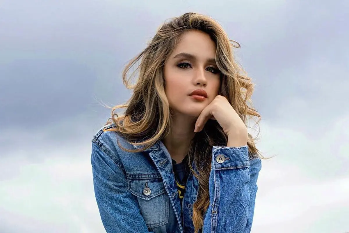 [Bintang] Cinta Laura