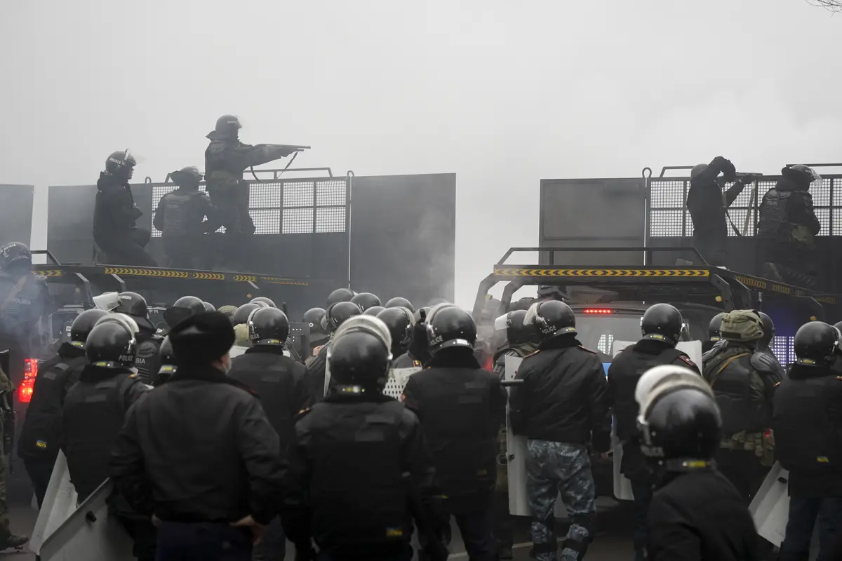 Bentrokan Polisi dan Demonstran di Kazakhstan