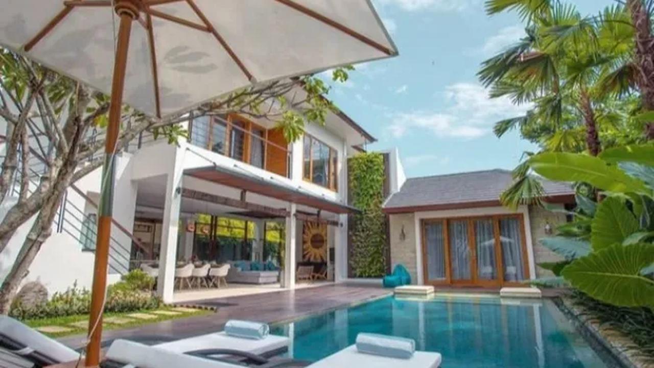 Namun tahukan Anda, di Bali ada hotel yang tarif per malamnya mencapai Rp30 juta atau hampir segara harga Motor PCX 160 Tahun 2023. Seperti diketahui, harga motor PCX 160 mengutip laman Honda kini dibanderol Rp32.670.000