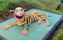 Viral Patung Harimau Ompong Bukannya Menakutkan Malah Bikin Ngakak, Bibirnya Warna Pink