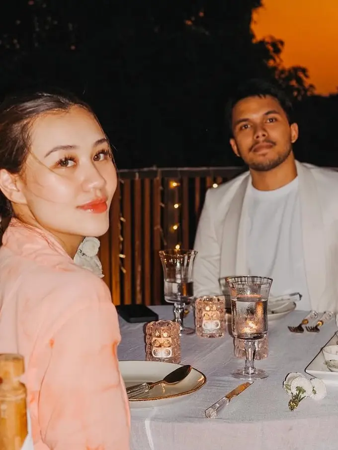 Aaliyah Massaid saat rayakan anniversary pernikahan di Bali