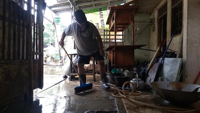 Cerita Pilu Korban Banjir di Bekasi (Foto: Liputan6/Bam Sinulingga)